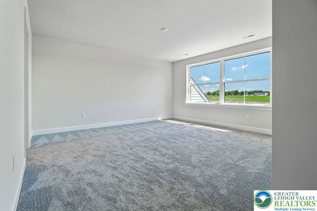5043 Chapmans Road, South Whitehall Twp, PA 18104