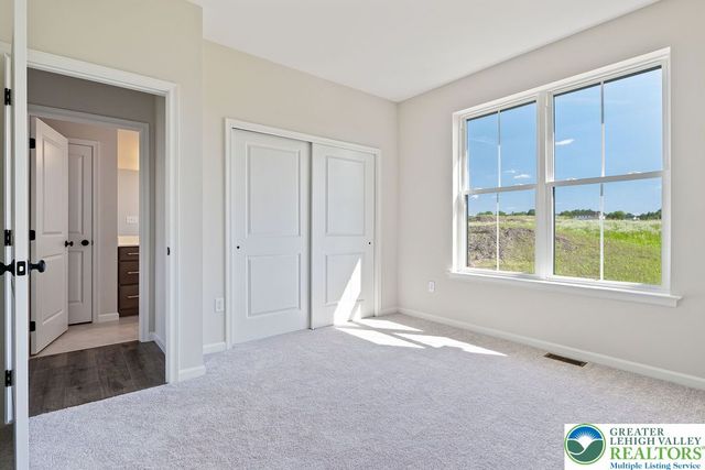 5043 Chapmans Road, South Whitehall Twp, PA 18104
