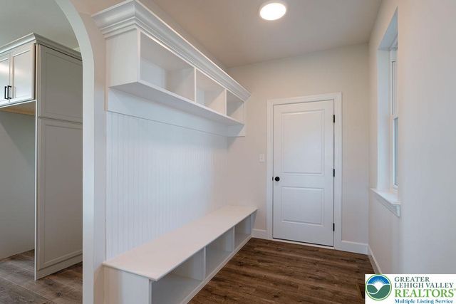 5043 Chapmans Road, South Whitehall Twp, PA 18104