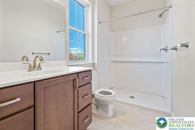 5043 Chapmans Road, South Whitehall Twp, PA 18104