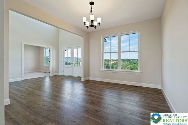 5043 Chapmans Road, South Whitehall Twp, PA 18104