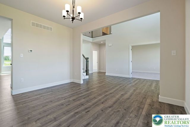 5043 Chapmans Road, South Whitehall Twp, PA 18104