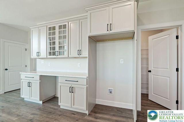 5043 Chapmans Road, South Whitehall Twp, PA 18104