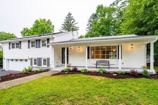 477 Salisbury St, Worcester, MA 01609