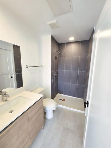 8106 NE 1st Ave 15, Miami, FL 33138