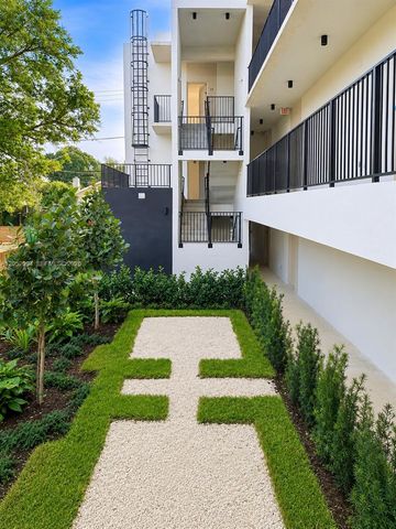 8106 NE 1st Ave 15, Miami, FL 33138