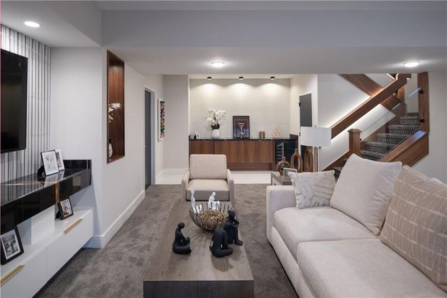 2270 NW Palisades Drive, Riverside, MO 64150