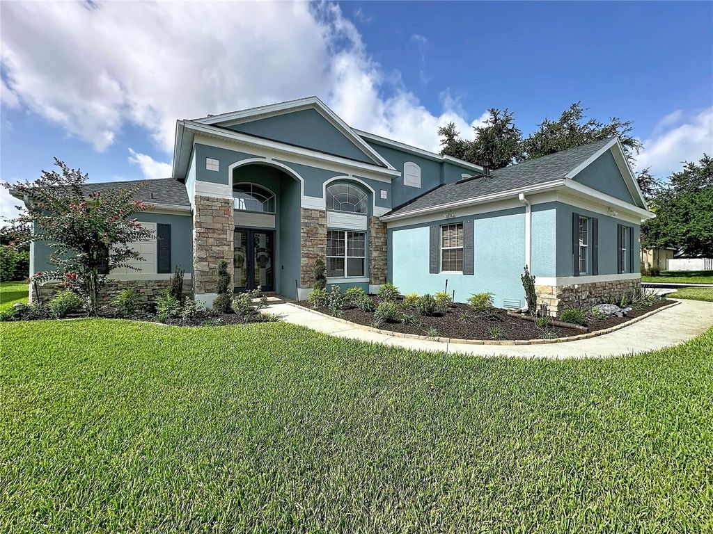 Image 1 of property listing at 2705 KNIGHTSBRIDGE ROAD, Clermont, FL 34711