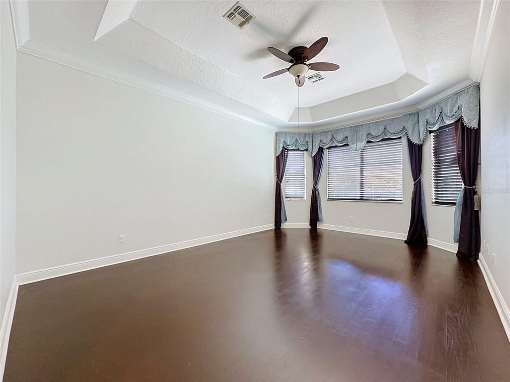 Image 18 of property listing at 2705 KNIGHTSBRIDGE ROAD, Clermont, FL 34711
