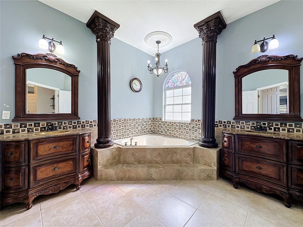 Image 22 of property listing at 2705 KNIGHTSBRIDGE ROAD, Clermont, FL 34711