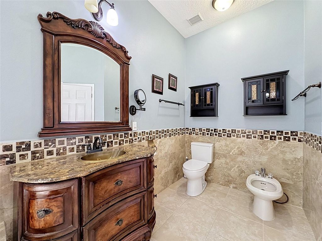Image 24 of property listing at 2705 KNIGHTSBRIDGE ROAD, Clermont, FL 34711