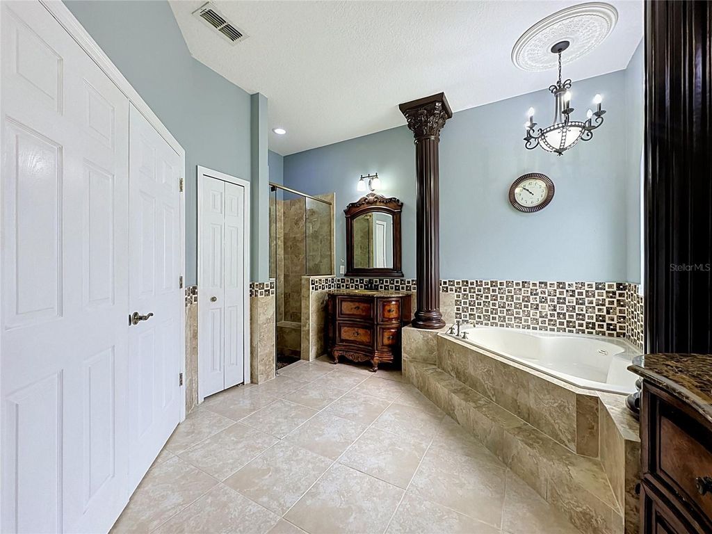 Image 25 of property listing at 2705 KNIGHTSBRIDGE ROAD, Clermont, FL 34711