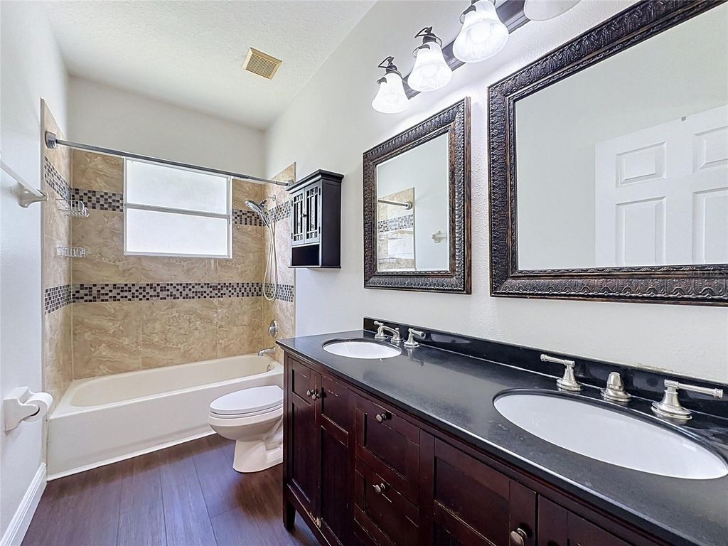 Image 28 of property listing at 2705 KNIGHTSBRIDGE ROAD, Clermont, FL 34711