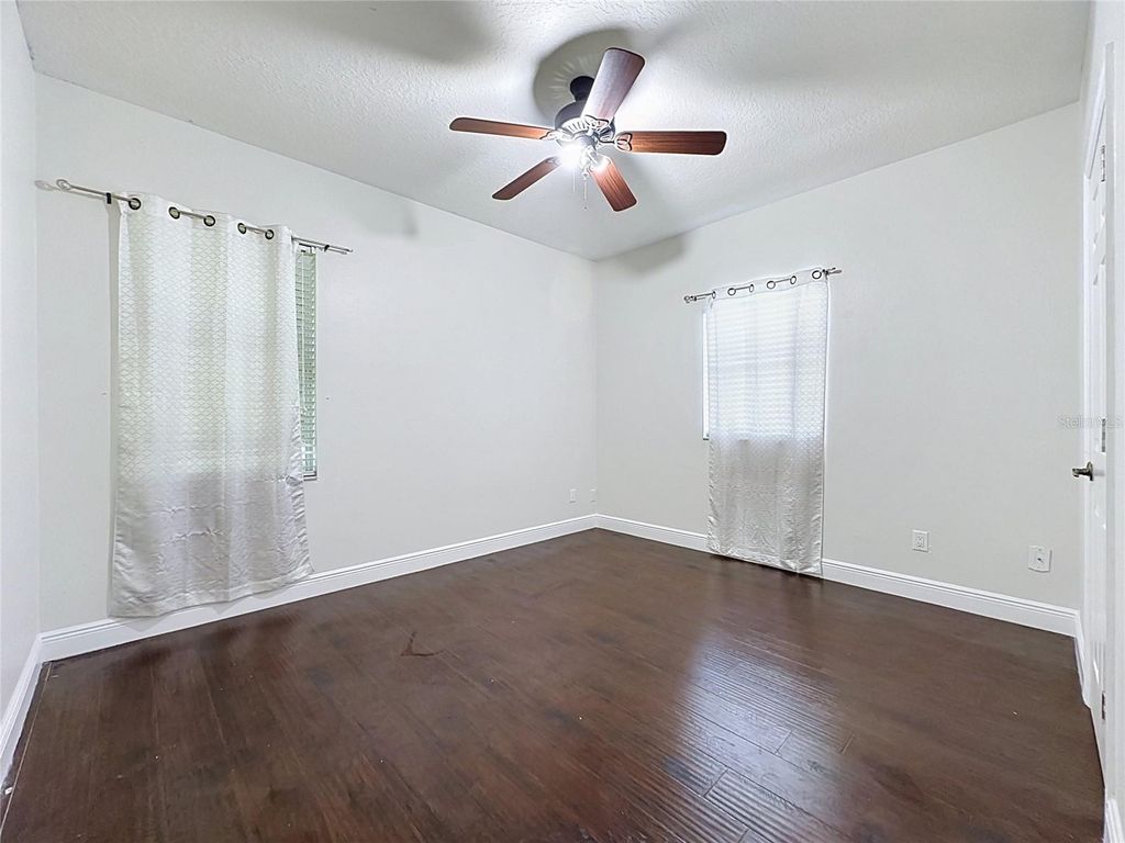 Image 32 of property listing at 2705 KNIGHTSBRIDGE ROAD, Clermont, FL 34711