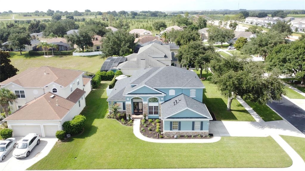 Image 49 of property listing at 2705 KNIGHTSBRIDGE ROAD, Clermont, FL 34711