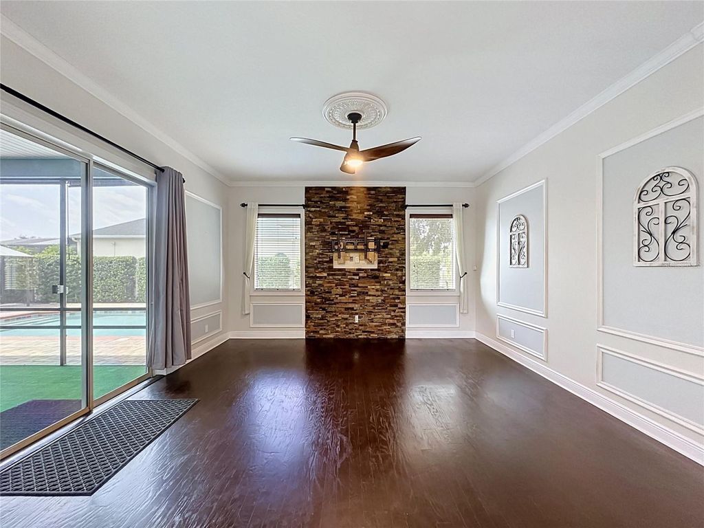 Image 10 of property listing at 2705 KNIGHTSBRIDGE ROAD, Clermont, FL 34711