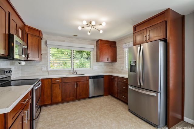 2182 Makanani Drive, Honolulu, HI 96817