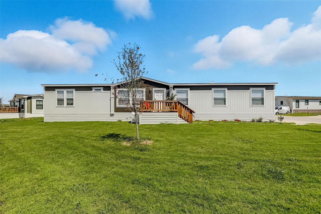 901 Browning Rd, Wilmer, TX 75172