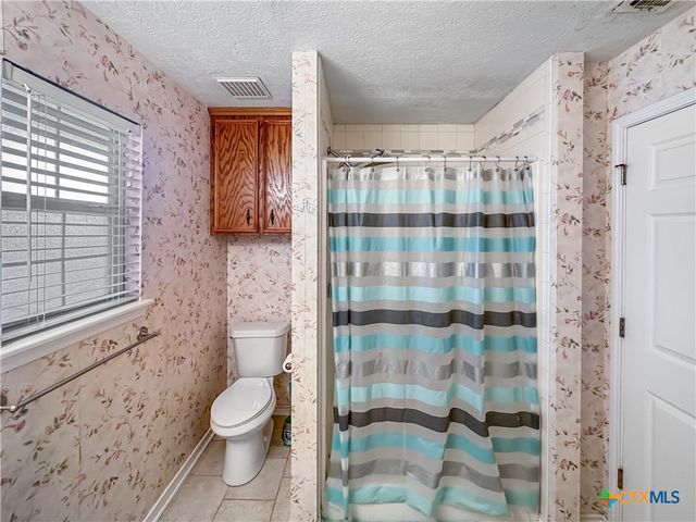 704 S Market Street, Flatonia, TX 78941