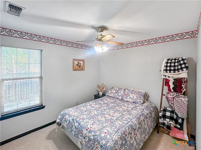 704 S Market Street, Flatonia, TX 78941