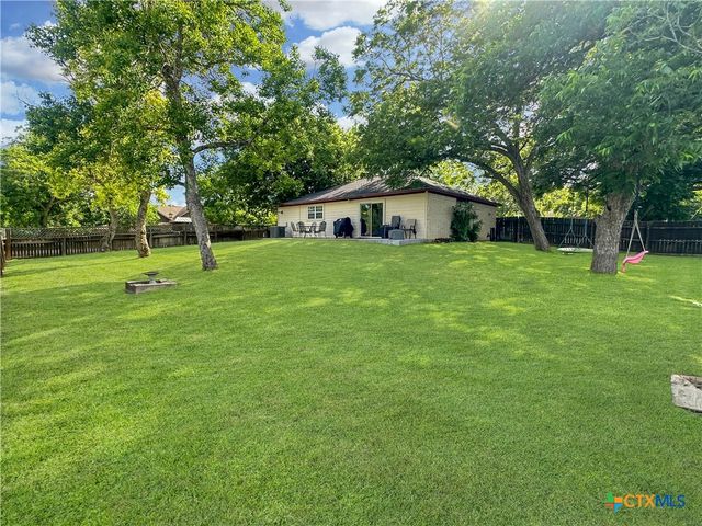 704 S Market Street, Flatonia, TX 78941