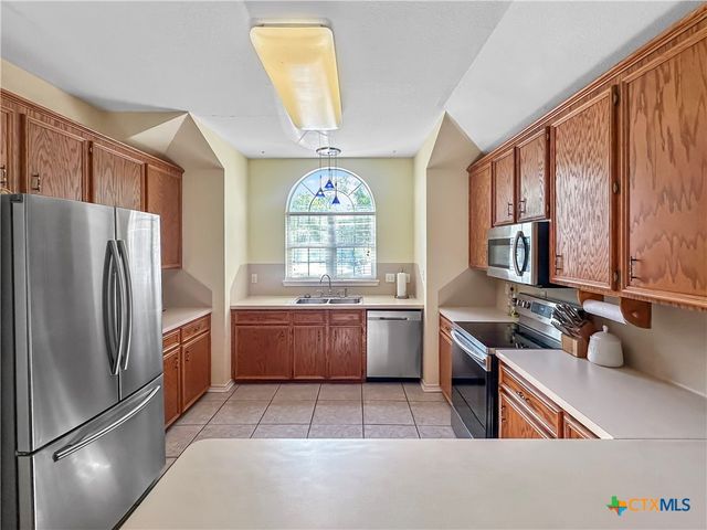 704 S Market Street, Flatonia, TX 78941