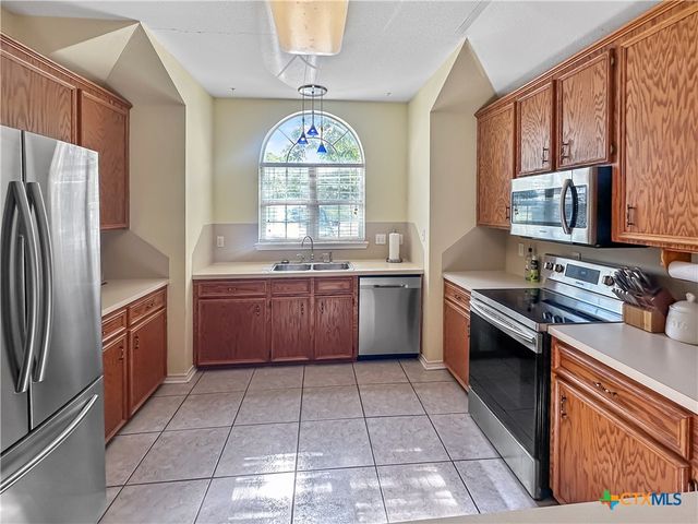 704 S Market Street, Flatonia, TX 78941