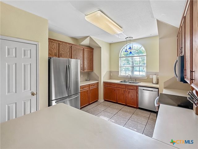 704 S Market Street, Flatonia, TX 78941