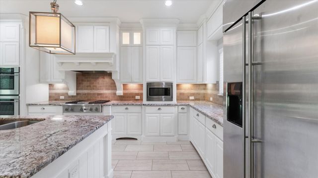 171 Del Monte Pines Drive, Montgomery, TX 77316