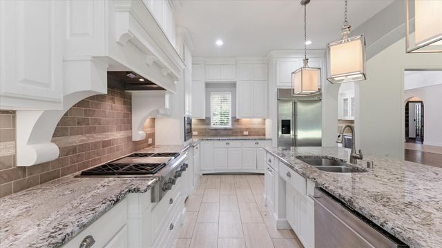 171 Del Monte Pines Drive, Montgomery, TX 77316
