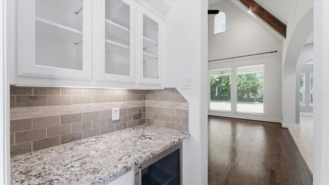 171 Del Monte Pines Drive, Montgomery, TX 77316
