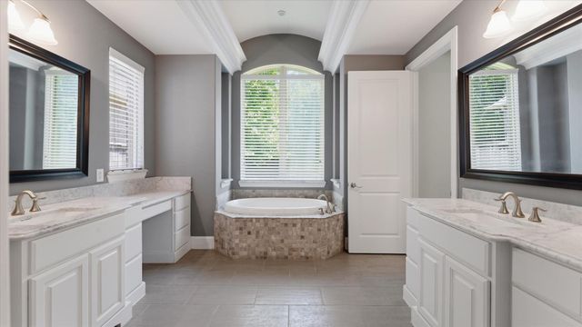 171 Del Monte Pines Drive, Montgomery, TX 77316