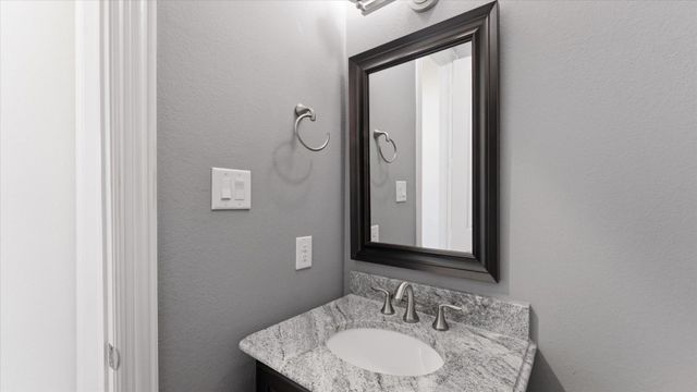 171 Del Monte Pines Drive, Montgomery, TX 77316