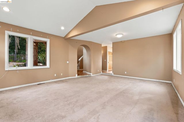 2008 Thompson Ln, El Sobrante, CA 94803