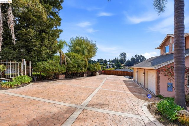2008 Thompson Ln, El Sobrante, CA 94803