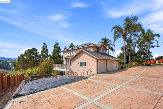 2008 Thompson Ln, El Sobrante, CA 94803