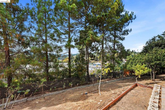 2008 Thompson Ln, El Sobrante, CA 94803