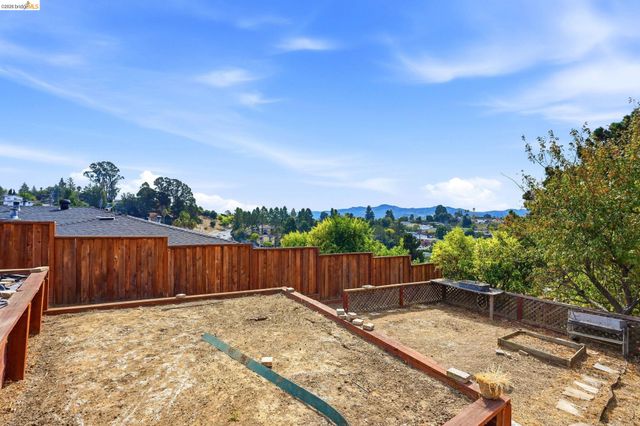 2008 Thompson Ln, El Sobrante, CA 94803