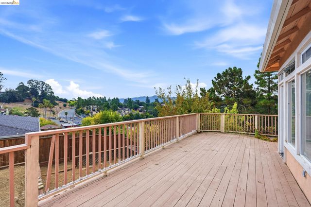 2008 Thompson Ln, El Sobrante, CA 94803