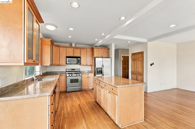 2008 Thompson Ln, El Sobrante, CA 94803