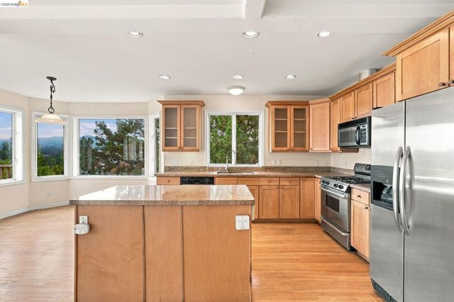 2008 Thompson Ln, El Sobrante, CA 94803