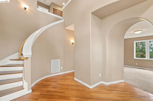 2008 Thompson Ln, El Sobrante, CA 94803