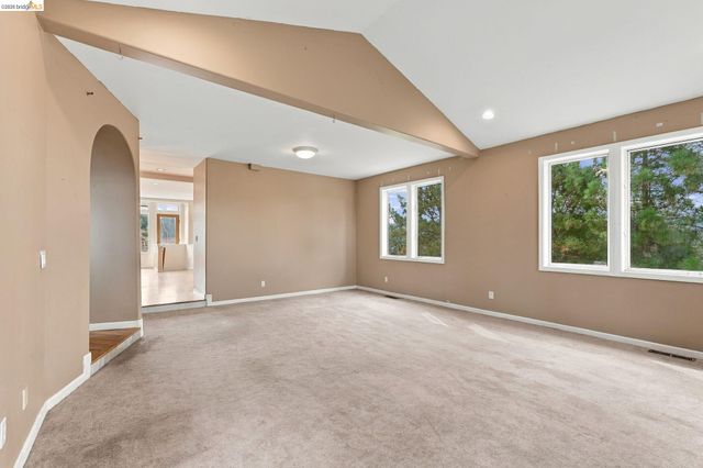 2008 Thompson Ln, El Sobrante, CA 94803