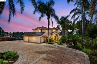 2008 Thompson Ln, El Sobrante, CA 94803