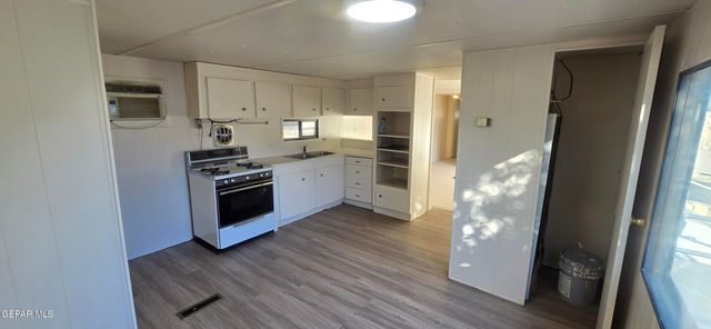 204 ALAN A DALE Lane, El Paso, TX 79924