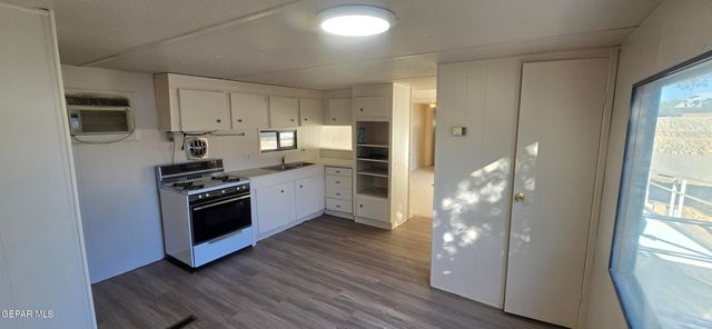 204 ALAN A DALE Lane, El Paso, TX 79924