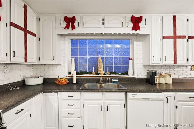 542 Kay Avenue, Sellersburg, IN 47172