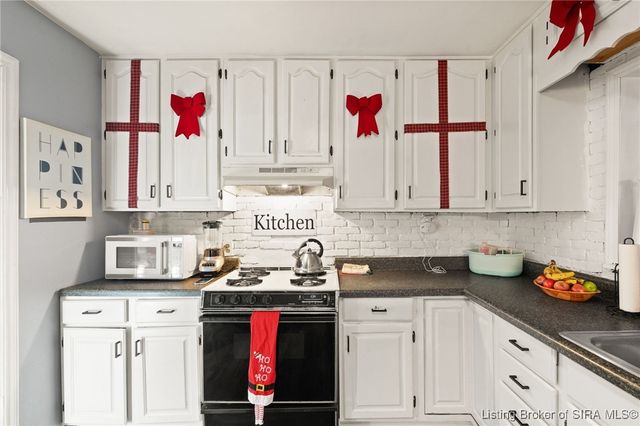 542 Kay Avenue, Sellersburg, IN 47172