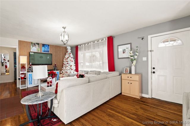 542 Kay Avenue, Sellersburg, IN 47172