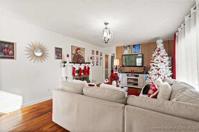 542 Kay Avenue, Sellersburg, IN 47172